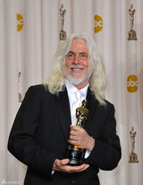 高清组图：奥斯卡后台获奖众星举金人光彩照人