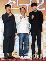 组图：韩片《朋友2》试映 金宇彬挑大梁展笑颜