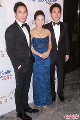 组图：郭晶晶产后出席慈善晚宴 大赞霍启刚辛苦