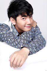 组图：洪连城写真洋溢着青春气息