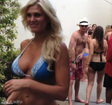 组图：哈里王子赌城度假遭辣妹围堵