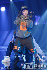 组图：SISTAR《MCountdown》夺冠 女团齐拼大腿