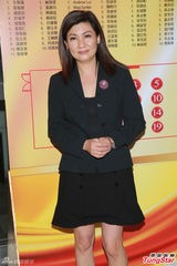 组图：TVB高层设宴 杨怡徐子珊靓丽出席