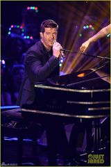 组图：罗宾献唱换女搭档 称不再与麦莉合唱