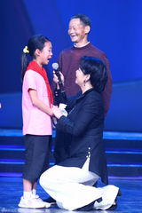 高清图：萨日娜张国立为汶川祈福 演绎灾区故事