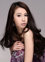 幻灯：张宁益离婚案后拍写真 靓装出镜娇俏可人