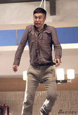 组图：《非法操作》小沈阳上吊戏动真格险丧命