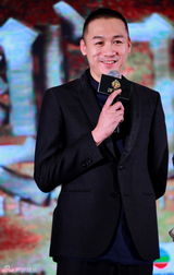 组图：《澳门风云》周润发暴瘦20公斤回归赌神