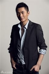 组图：朱泳腾最新写真尽显儒雅帅气