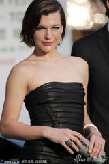 组图：《三个火枪手》开幕东京 乔沃维奇美艳亮相