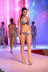 组图：亚姐大中华赛区泳衣秀 爆乳美腿一览无余