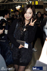 组图：少女时代KARA为赴K-POP演唱会亮相机场