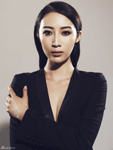 组图：赵子惠帅酷写真黑白配风格飒爽干练