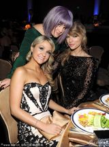 组图：斯威夫特派对变小野豹 透视短裙秀美腿