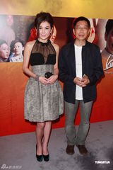 组图：温碧霞与丈夫携手亮相 为《英雄喋血》做宣传