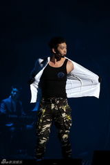 组图：Rain北京个唱劲歌热舞 湿身性感大秀中文