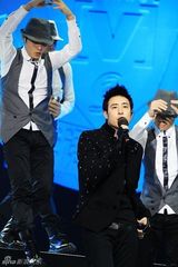 幻灯组图：华语榜中榜成都揭幕 潘玮柏张靓颖站台