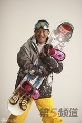 组图：郭晓冬化身运动型男 与张丹演绎冰上情缘