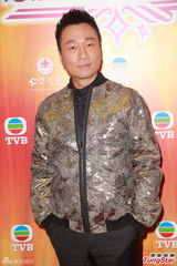 组图：田蕊妮开嗓献声慈善紧张 美艳似郑秀文