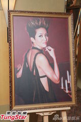 组图：梅艳芳珍贵纪念品展出 歌迷会未邀请梅妈