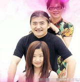 组图：刘欢22岁漂亮女儿狂野自拍照 秀肩部纹身