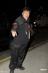 组图：曾志伟生日会指定穿校服 成龙刘嘉玲祝贺