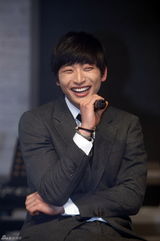 高清组图：韩国偶像组合2AM办回归记者会发布新专辑