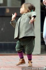 组图：杰西卡-帕克幼女当街热舞hip-hop星范儿十足