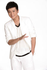 组图：朱雨辰夏日清凉写真首曝光 挥洒时尚青春