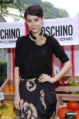 组图：谢婷婷曝锋芝同吃团年饭 阿Sa否认会秘婚