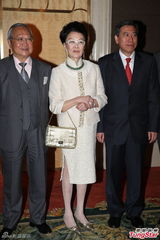 组图：钟景辉热爱演艺不退休 古明华获万元金牌