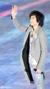 组图：众艺人水立方开唱 李宇春镂空皮衣抢眼