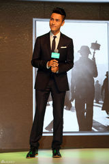 组图：江一燕陈坤默契代言 被赞最佳文艺小伙伴