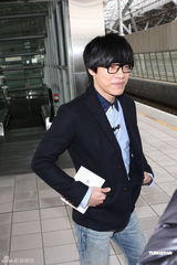 组图：卢广仲搭高铁游台北书展 献朗读处女秀