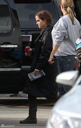 组图：罗素-克劳与艾玛-沃森现身《诺亚》片场