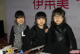 组图：《梦想秀》袖珍三姐妹齐亮相透露将整形