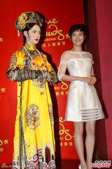 组图：孙俪出席甄嬛蜡像揭幕 栩栩如生赞不绝口