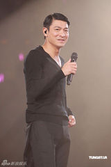 高清组图：郑秀文香港红馆开唱 与刘德华贴面掀高潮