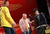 组图：增爱基金答谢相声晚会 汪小菲捧场郭德纲