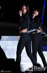 组图：群星齐聚开唱献爱心 BEG等性感助阵