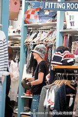 高清组图：SHE素颜购物 尽情发泄演唱会压力