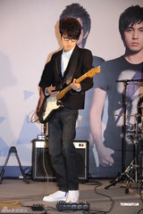 组图：Dear Jane加盟华纳 方大同薛凯琪到场支持