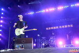 组图：崔健香港热血开唱 演绎经典掀摇滚狂欢
