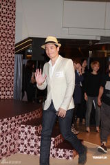 组图：徐子淇疑似走光引媒体狂拍