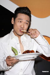 高清图：杜德伟事业爱情两得意 开餐厅筹结婚事宜