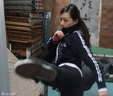 幻灯图集：张静初演绎“野蛮”秋香 横店猛训变打女