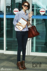 组图：韩星李瑶媛赴米兰出席活动 干练现身机场