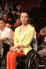 组图：200明星高歌《北京祝福你》 成龙坐镇指挥