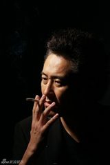 高清图：吴秀波登时尚杂志 优雅绅士与机车共舞