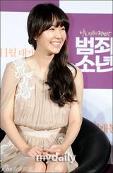 组图：李贞贤徐英周出席新片《犯罪少年》发布会